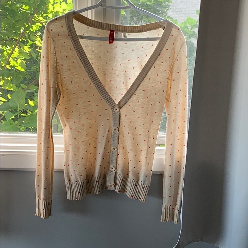 ☮️ Cute taupe and coral dots button sweater